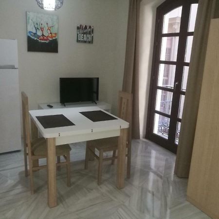Apartamentos Edificio Vicente Малага Екстериор снимка