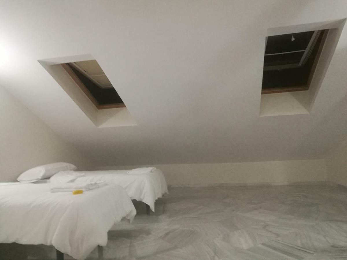 Apartamentos Edificio Vicente Малага Екстериор снимка