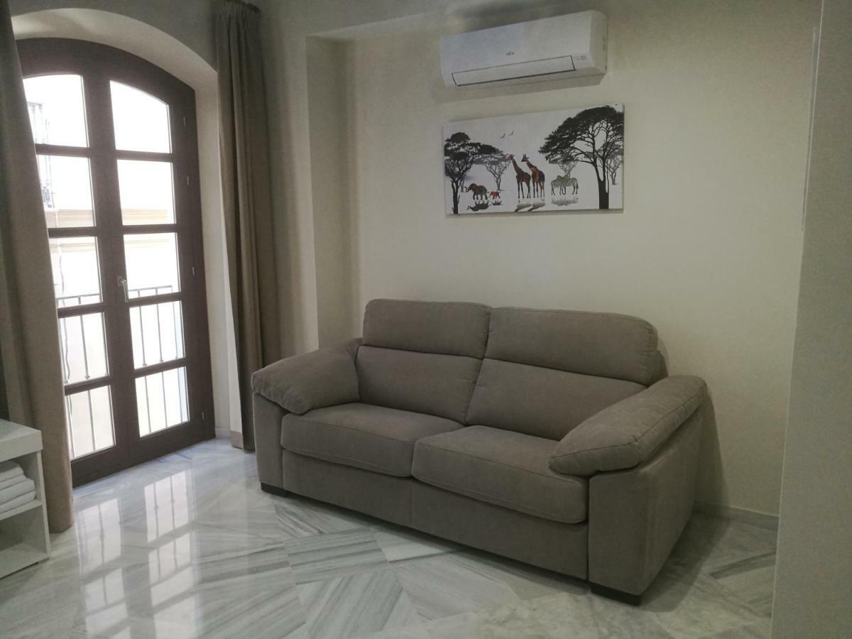 Apartamentos Edificio Vicente Малага Екстериор снимка