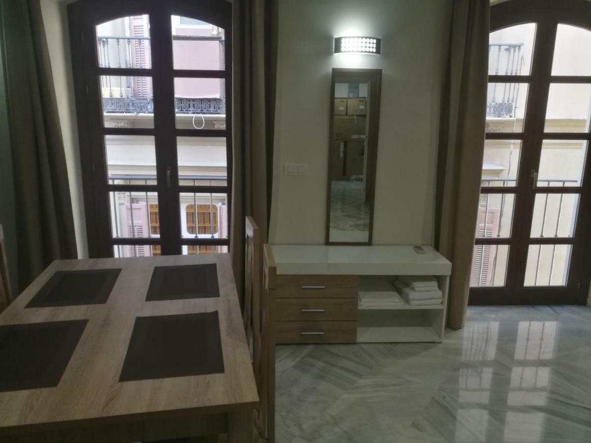 Apartamentos Edificio Vicente Малага Екстериор снимка