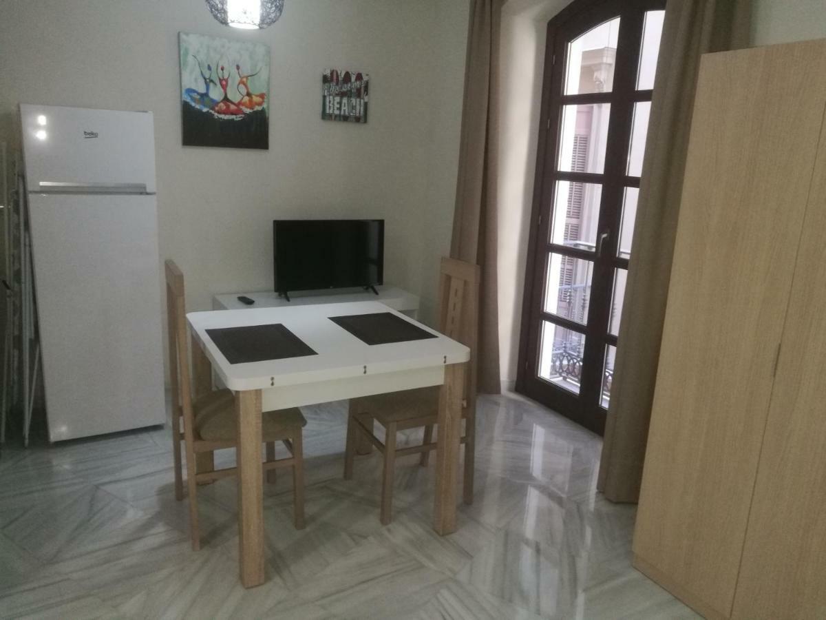Apartamentos Edificio Vicente Малага Екстериор снимка